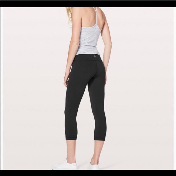 Lululemon Wunder Under Crops - Picture 2 of 2
